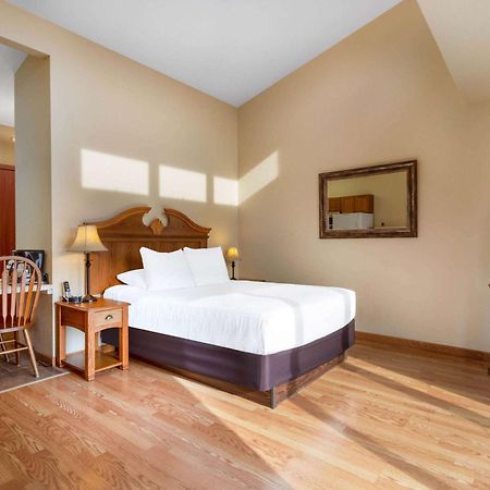 Отель Tamarack Wisconsin Dells, A Ramada By Wyndham Lake Delton Экстерьер фото