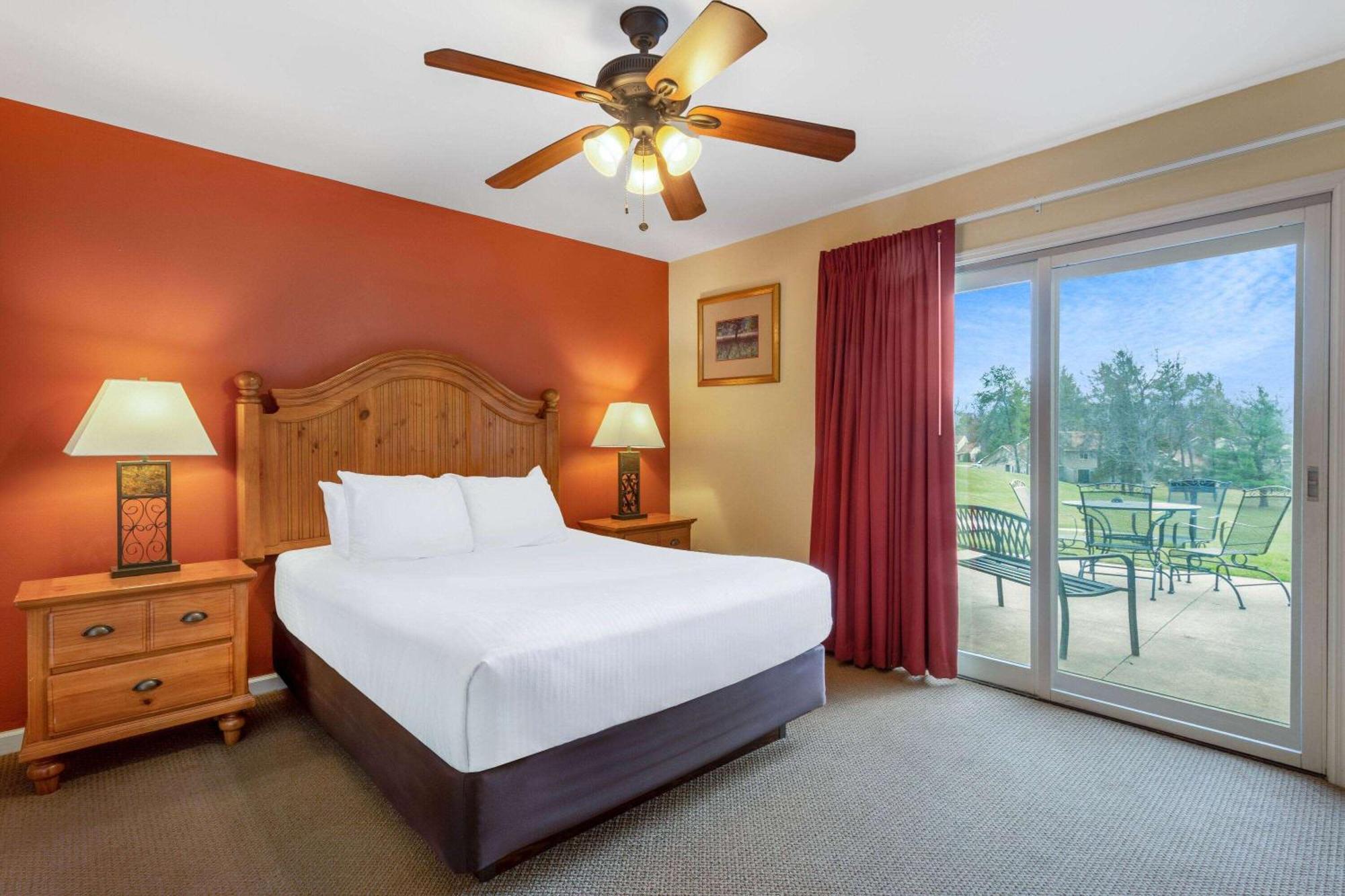 Отель Tamarack Wisconsin Dells, A Ramada By Wyndham Lake Delton Экстерьер фото